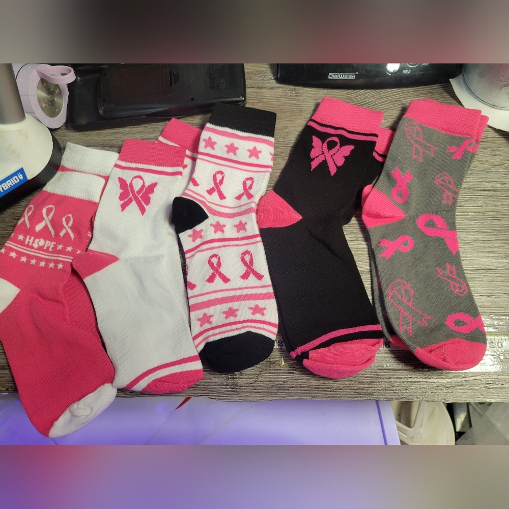 5 Pair Women's Socks Breast Cancer Awareness Crew Length NWOT A2‎